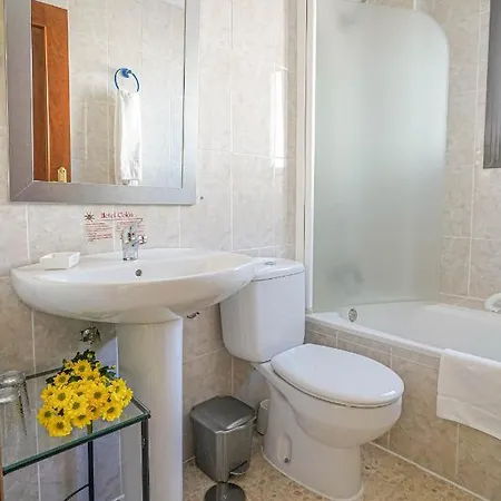 Colon Hotel *